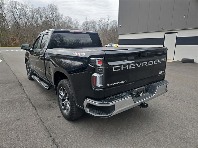 2023 Chevrolet Silverado 1500 LT photo 2