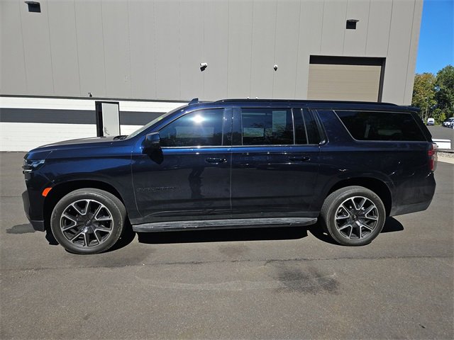 2023 Chevrolet Suburban RST photo 2