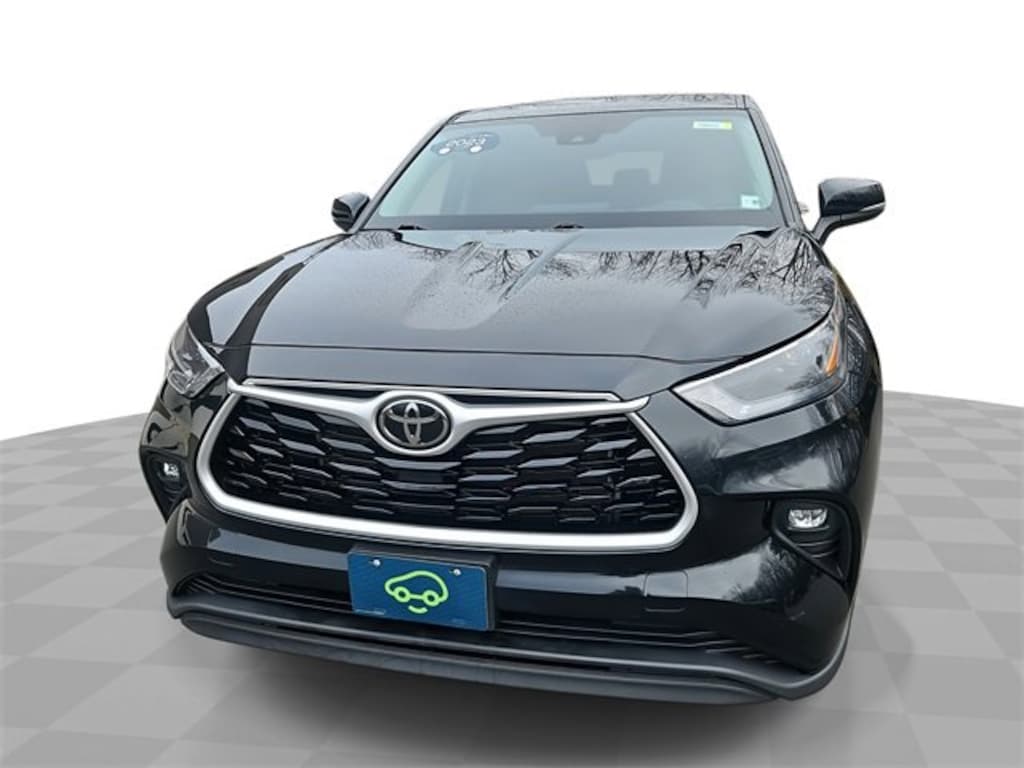 Used 2023 Toyota Highlander LE SUV
