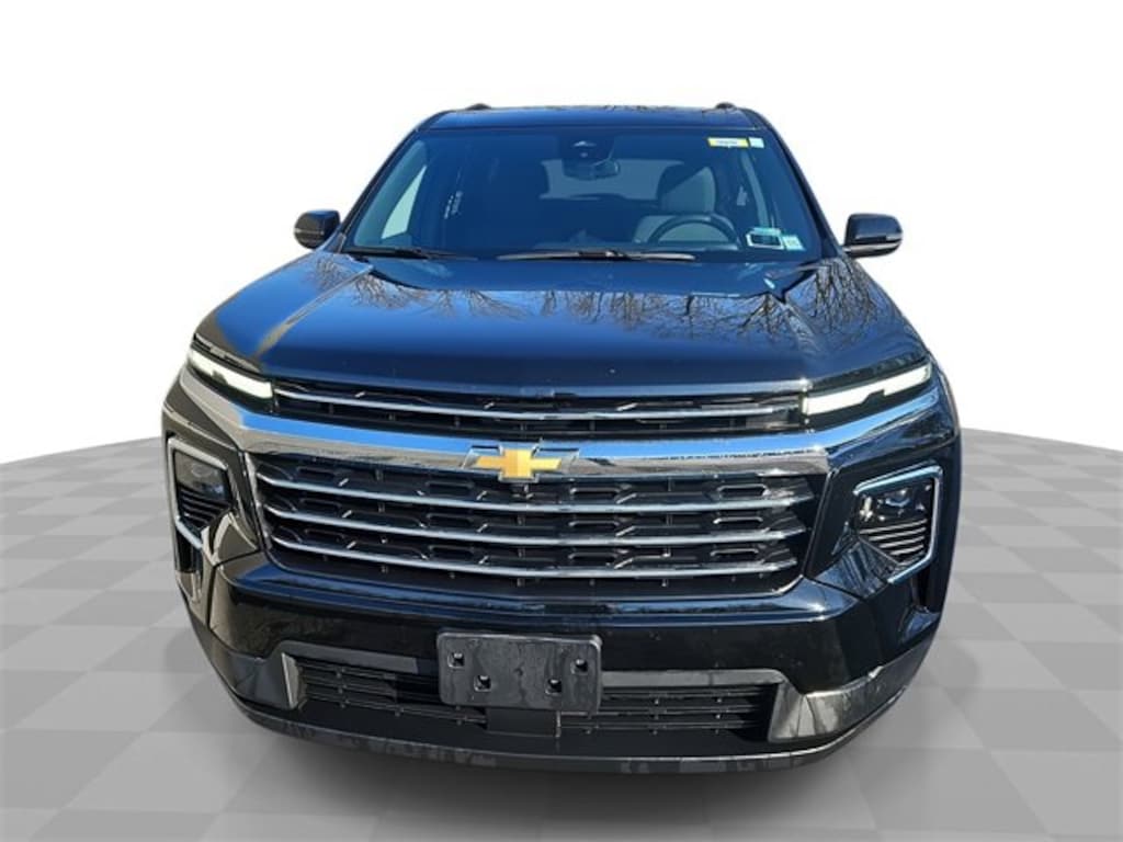Used 2025 Chevrolet Traverse LT SUV