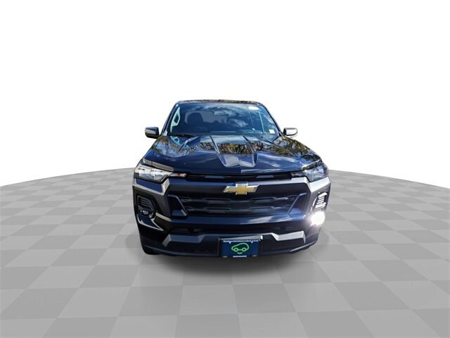 2023 Chevrolet Colorado LT photo 2