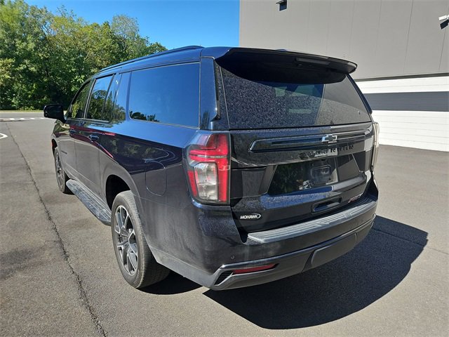 2023 Chevrolet Suburban RST photo 3