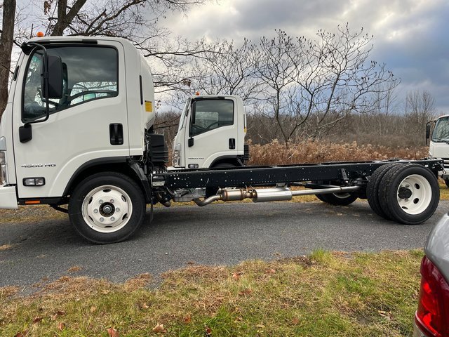 2024 Chevrolet Silverado 4500HD photo 2