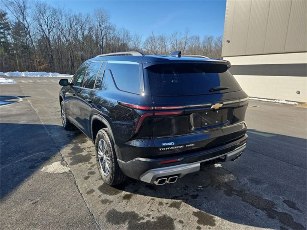 Used 2025 Chevrolet Traverse LT SUV