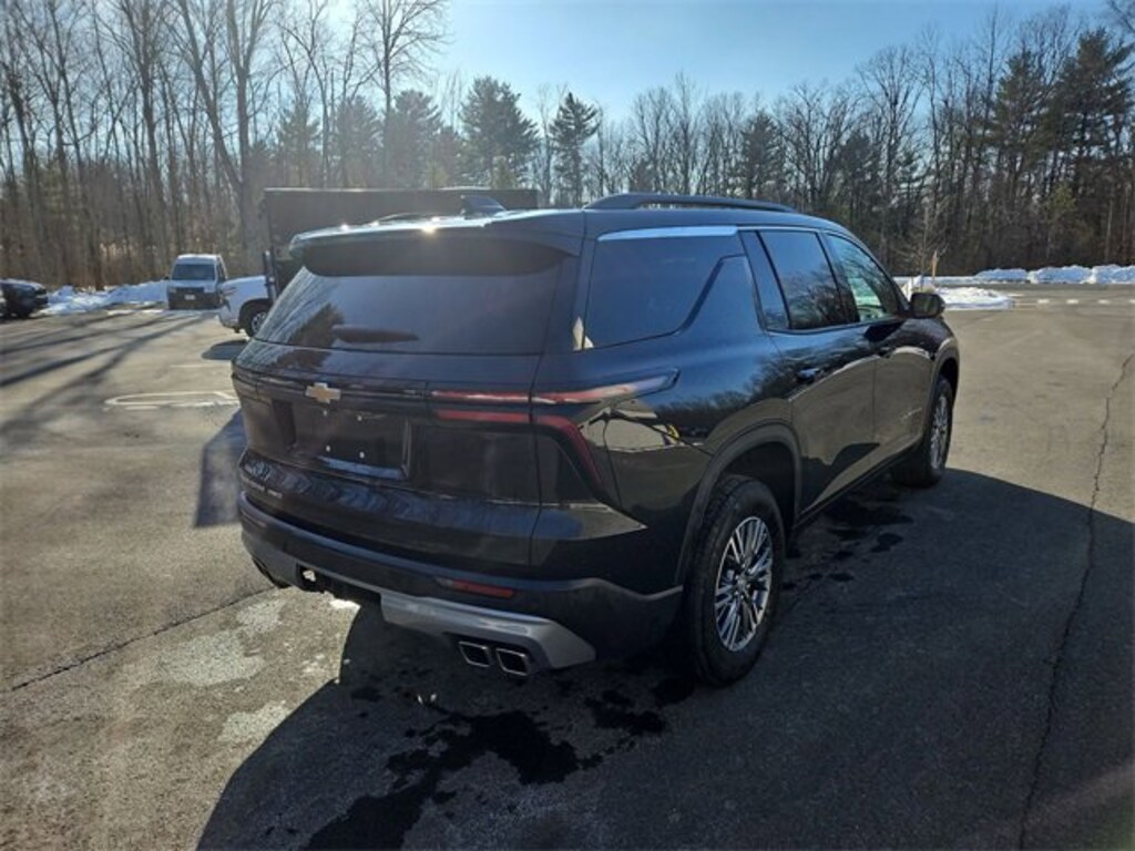 Used 2025 Chevrolet Traverse LT SUV