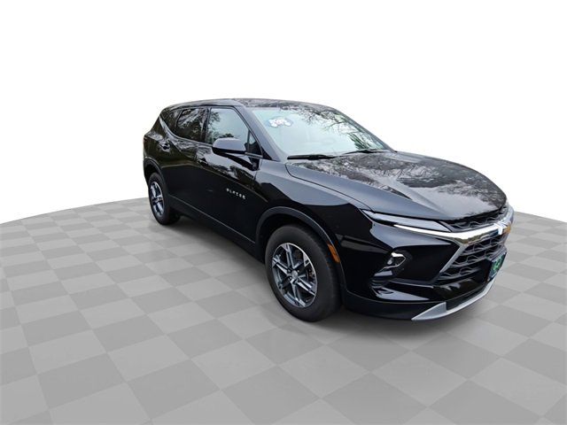 2025 Chevrolet Blazer 2LT photo 2