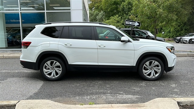 Used 2021 Volkswagen Atlas SE w/Tech with VIN 1V2KR2CA8MC570670 for sale in Mohegan Lake, NY