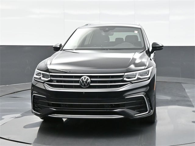 Certified 2024 Volkswagen Tiguan SEL R-LINE with VIN 3VV4B7AX4RM071407 for sale in Kansas City, MO