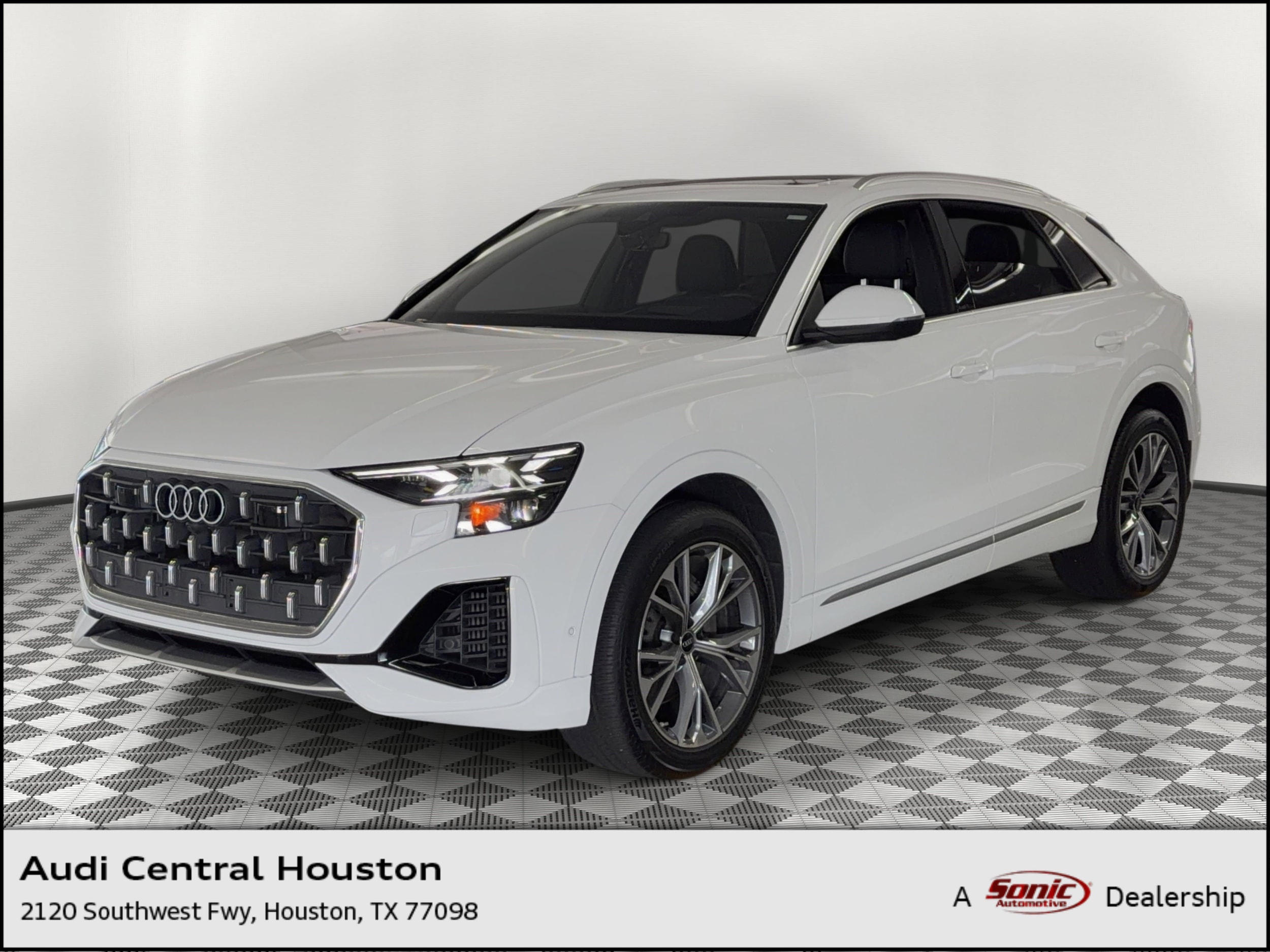 2024 Audi Q8 55 Prestige Tiptonic quattro's photo