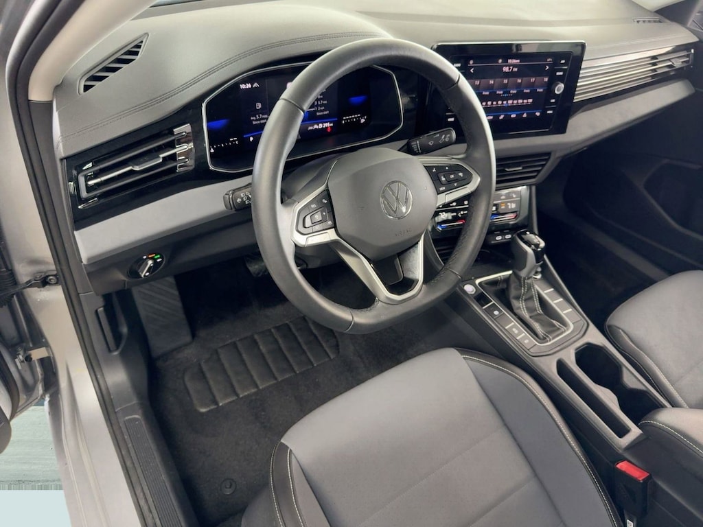 Used 2025 Volkswagen Jetta SE Sedan