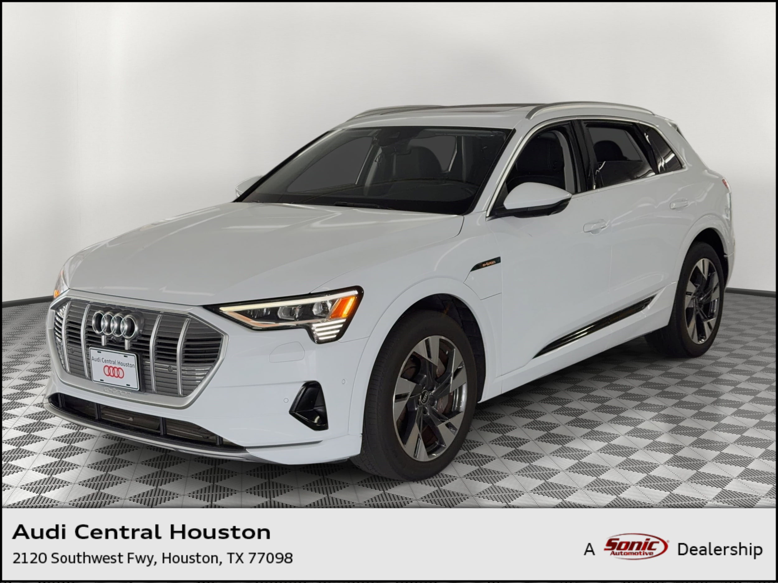 2022 Audi e-tron 95 kWh Premium Plus quattro's photo
