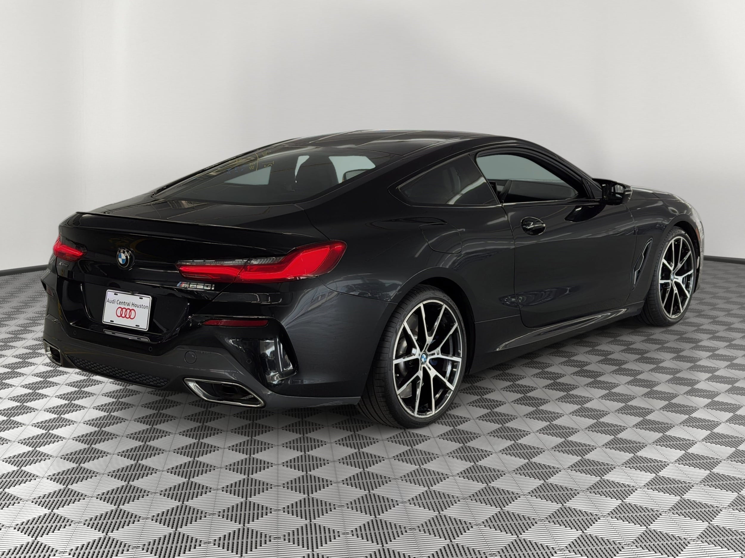 2023 BMW 8 Series M850i - Photo 9