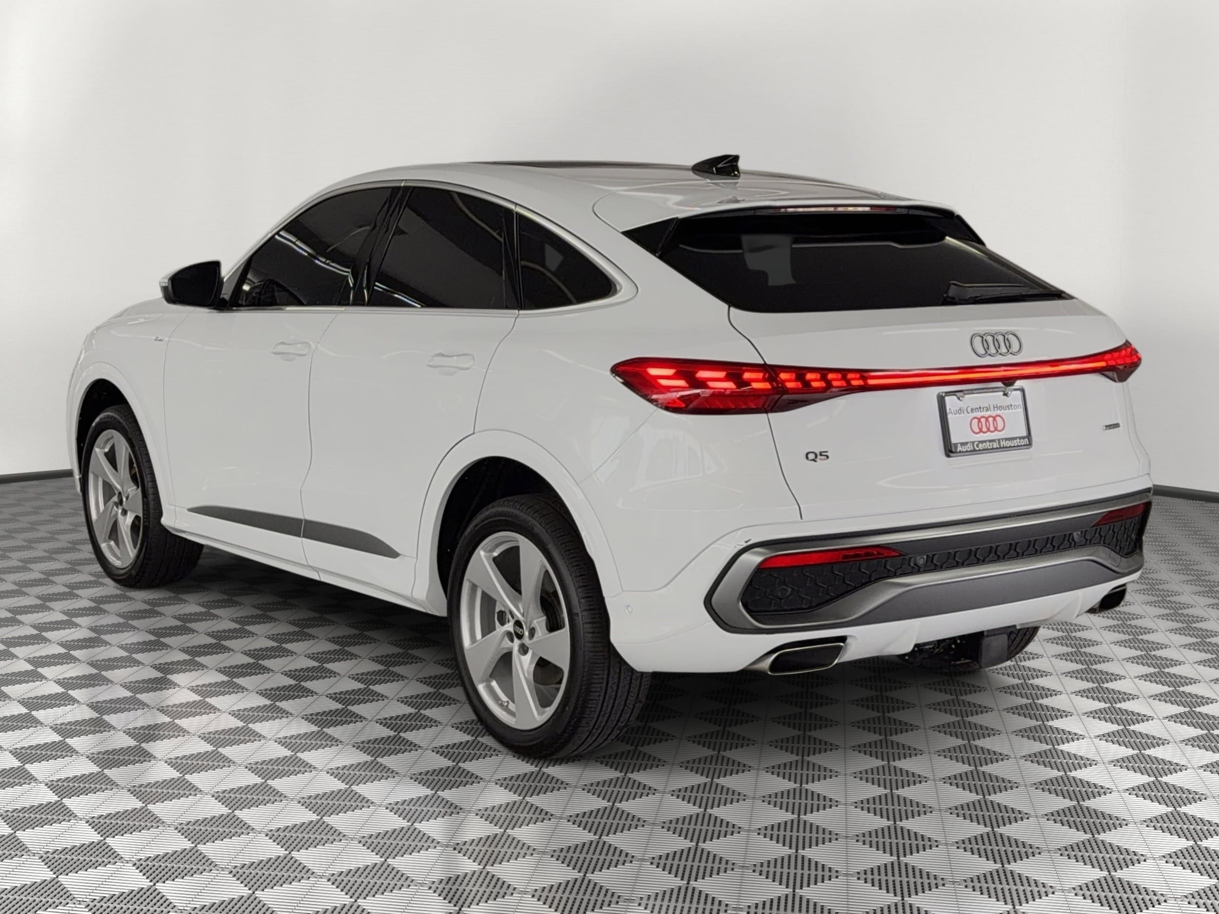 Q5 Sportback Premium Plus SUV