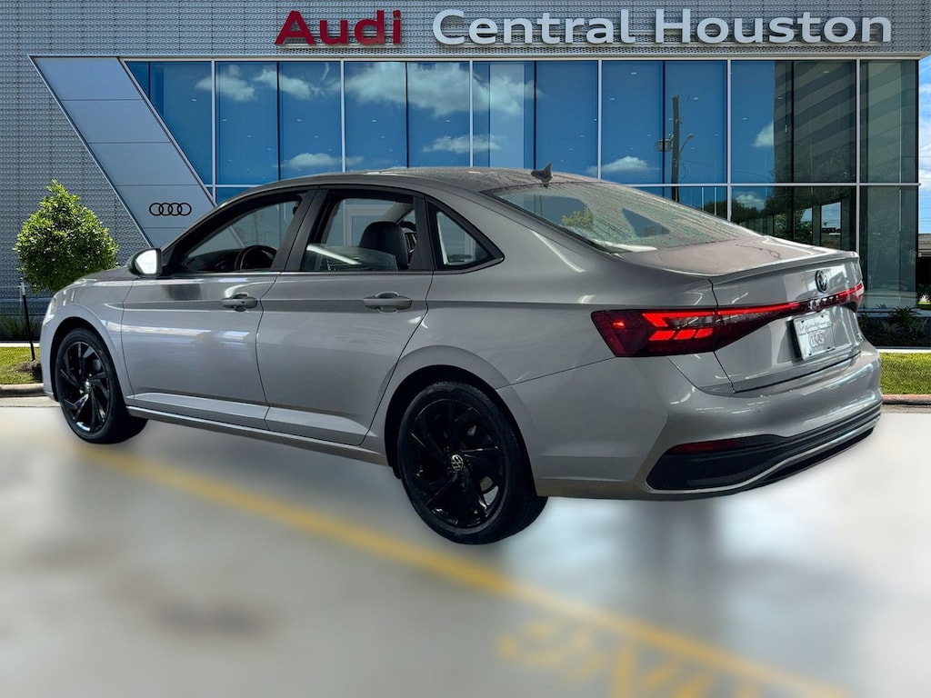 Used 2025 Volkswagen Jetta SE Sedan