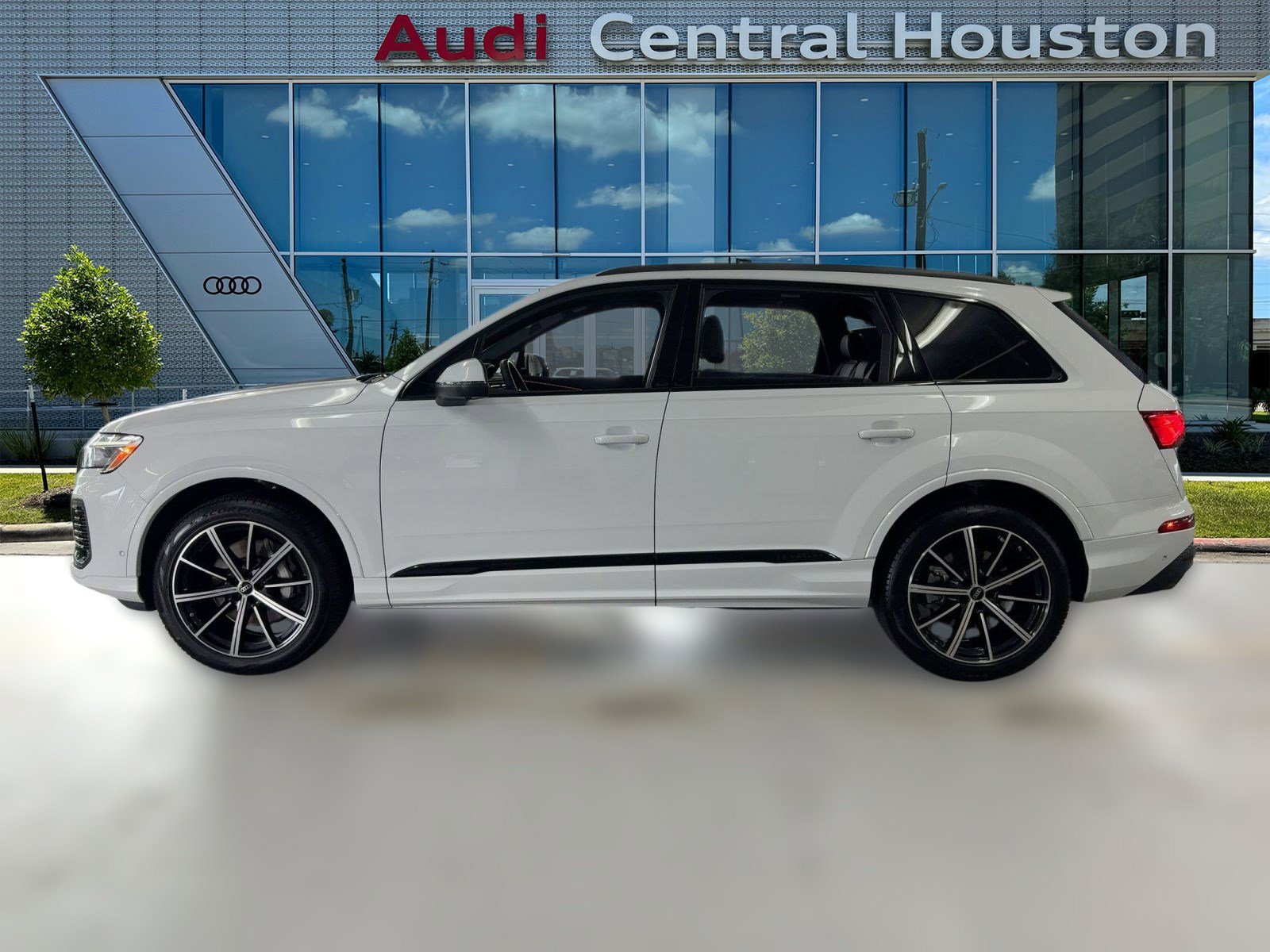 2025 Audi Q7 Premium Plus photo 2