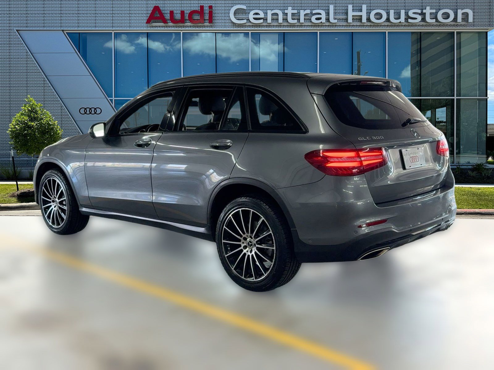 2018 Mercedes Benz GLC 300 photo 3