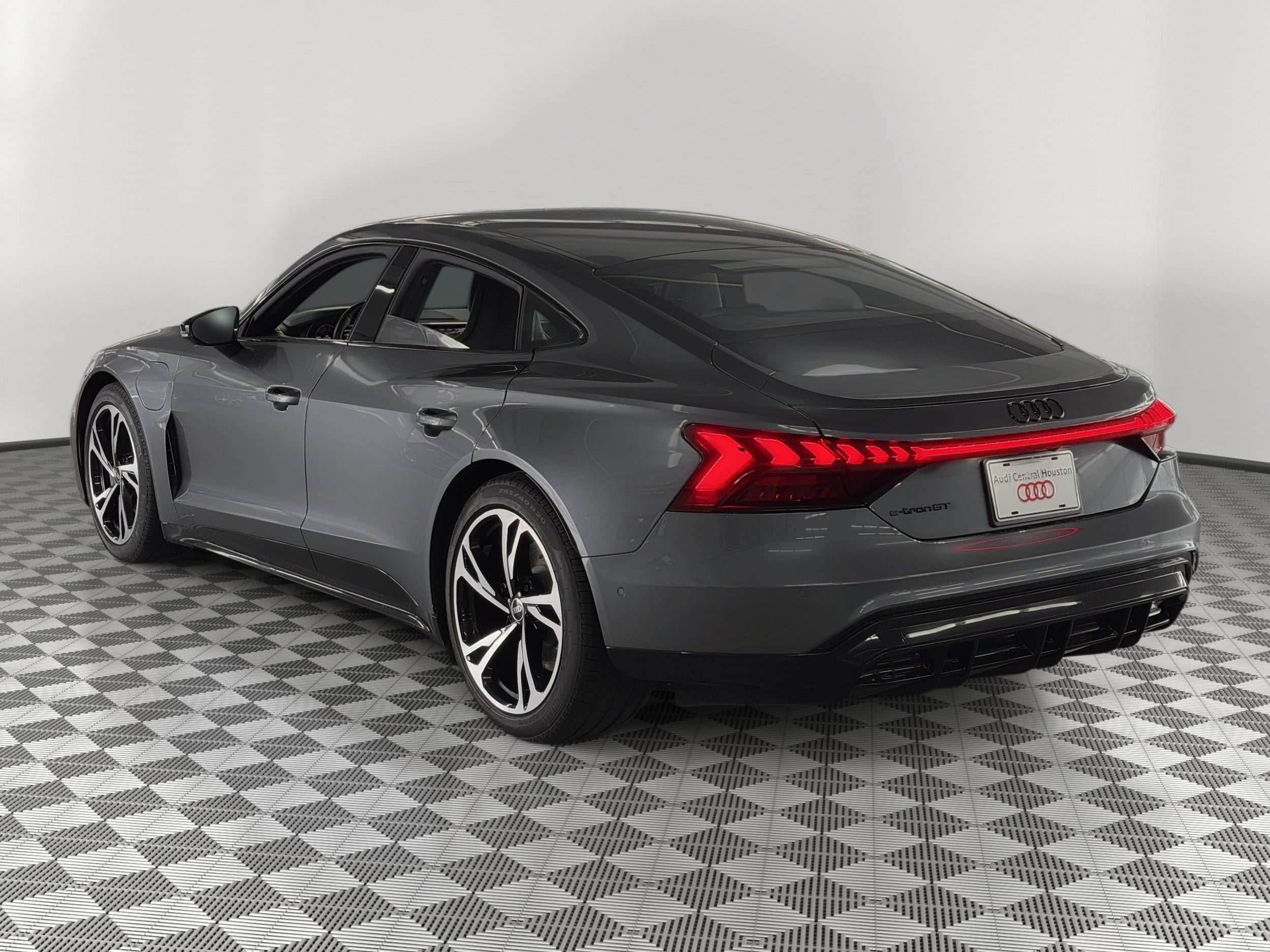 E-tron GT Prestige Sedan