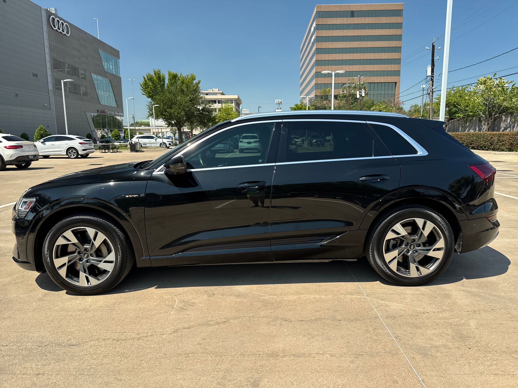 Used 2022 Audi e-tron Premium Plus with VIN WA1LAAGE9NB028757 for sale in Houston, TX