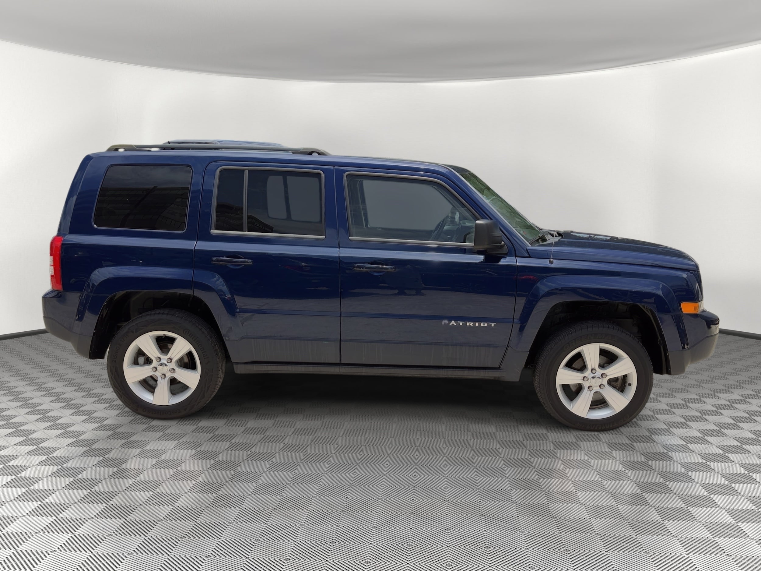 Patriot Latitude SUV