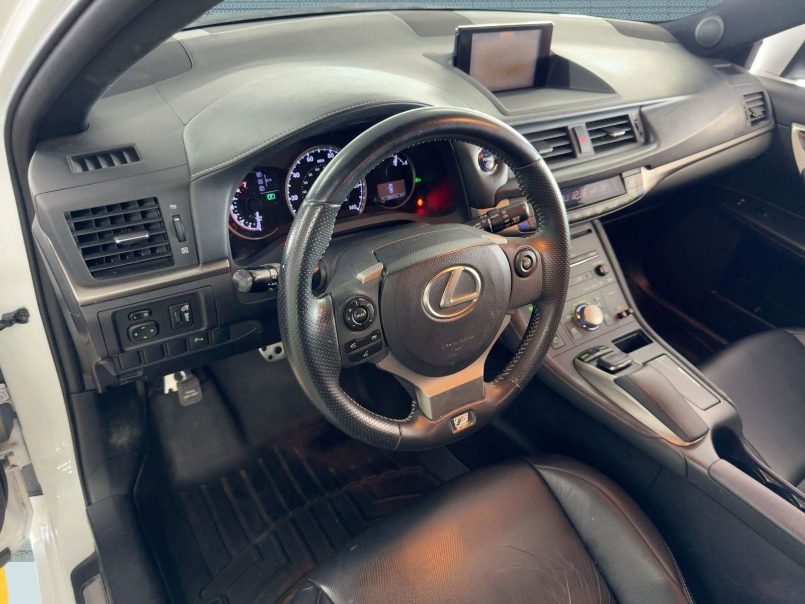 2015 Lexus CT 200h photo 3