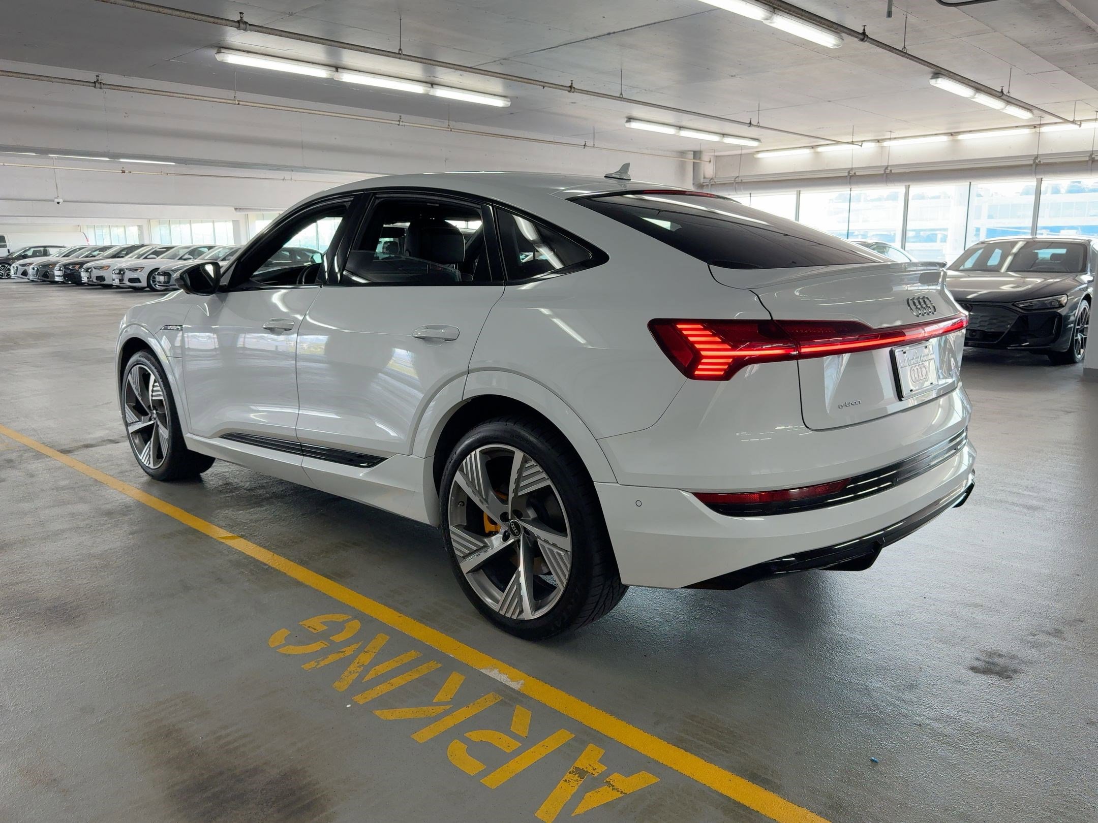 2023 Audi e-tron Sportback S line Prestige photo 3