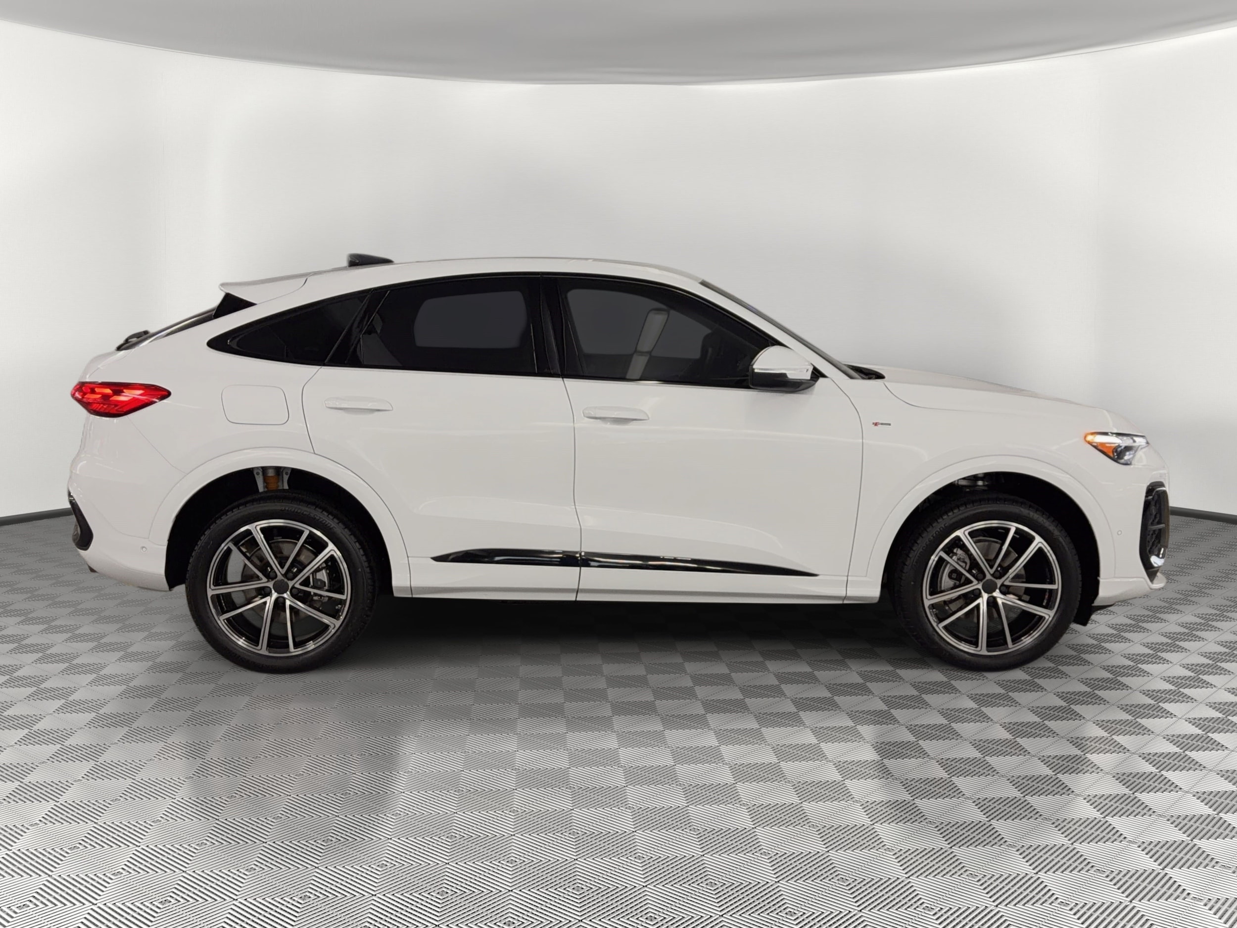 Q5 Sportback Premium Plus SUV