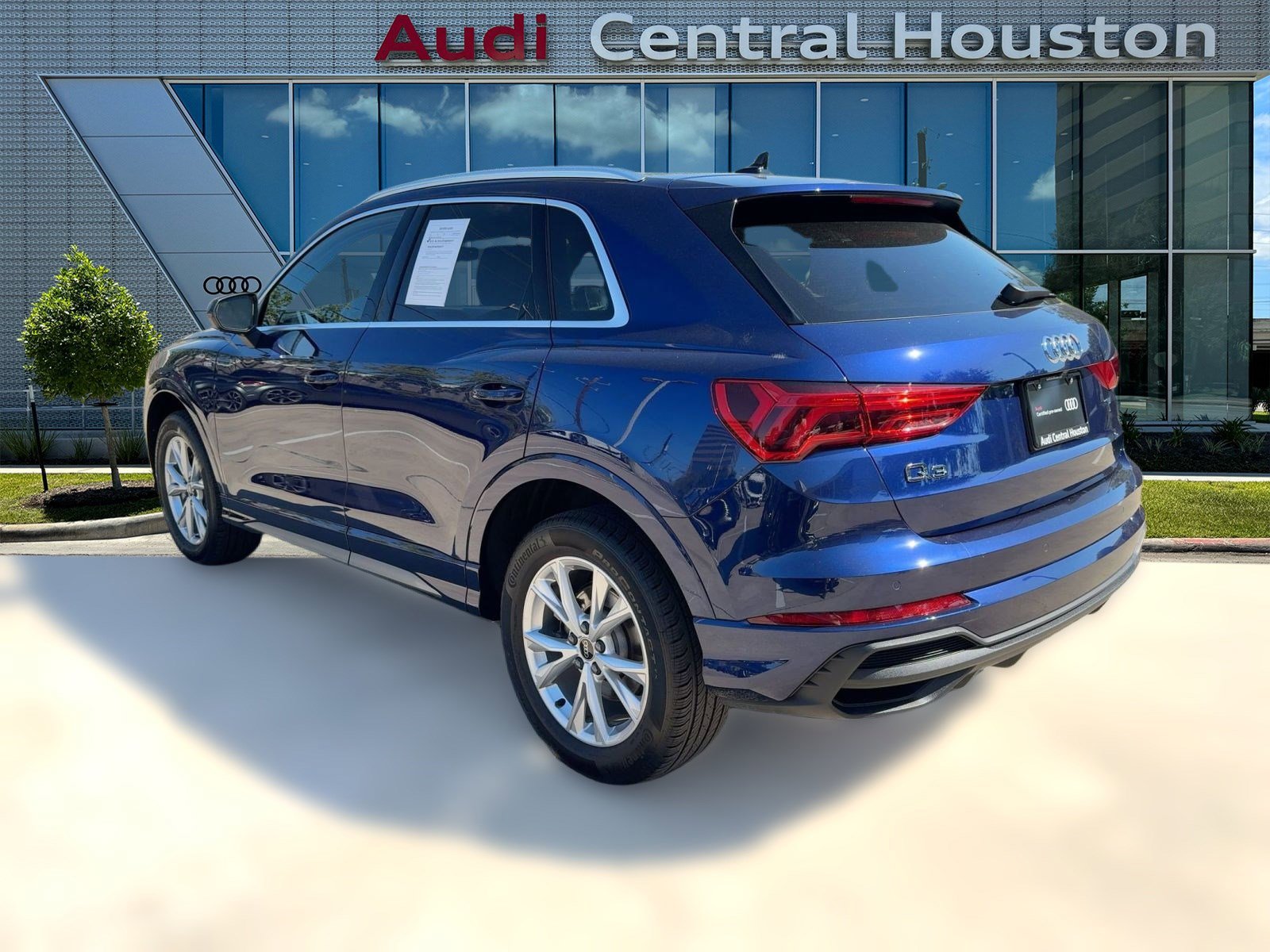 2024 Audi Q3 S line Premium photo 2