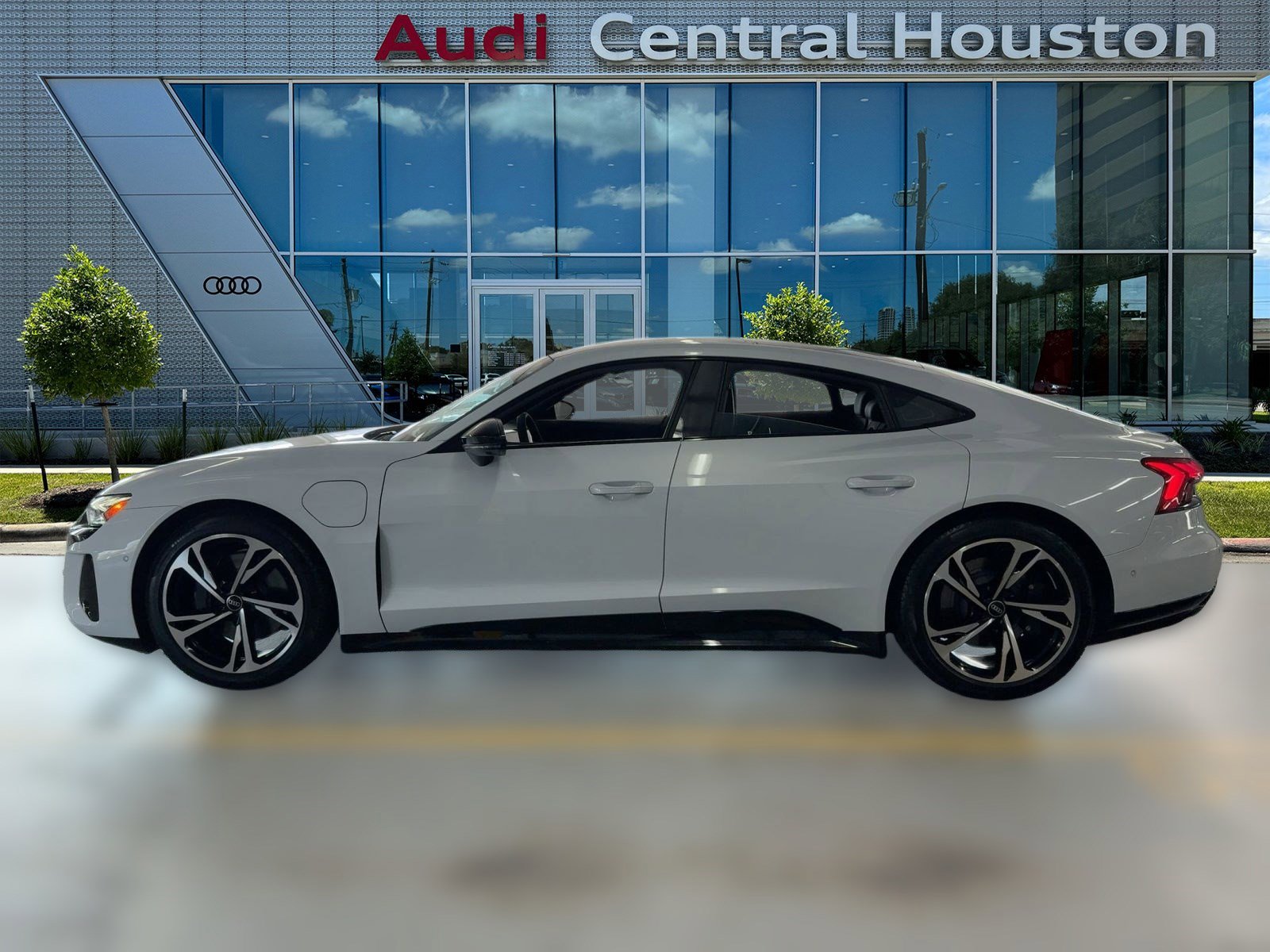 2023 Audi e-tron GT Prestige photo 2