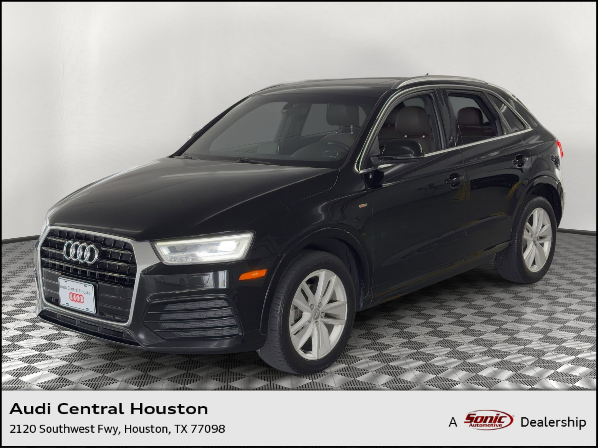2018 Audi Q3 2.0T Premium Plus's photo