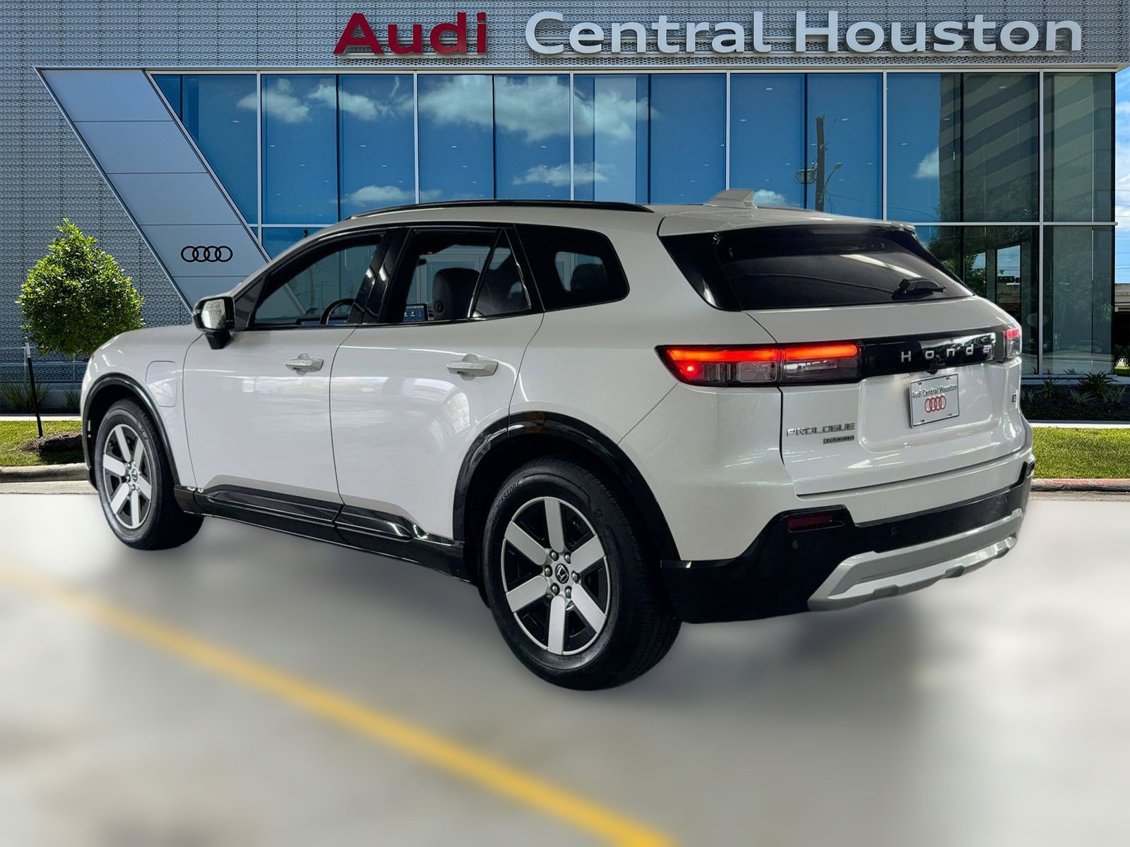 2024 Honda Prologue Touring photo 2