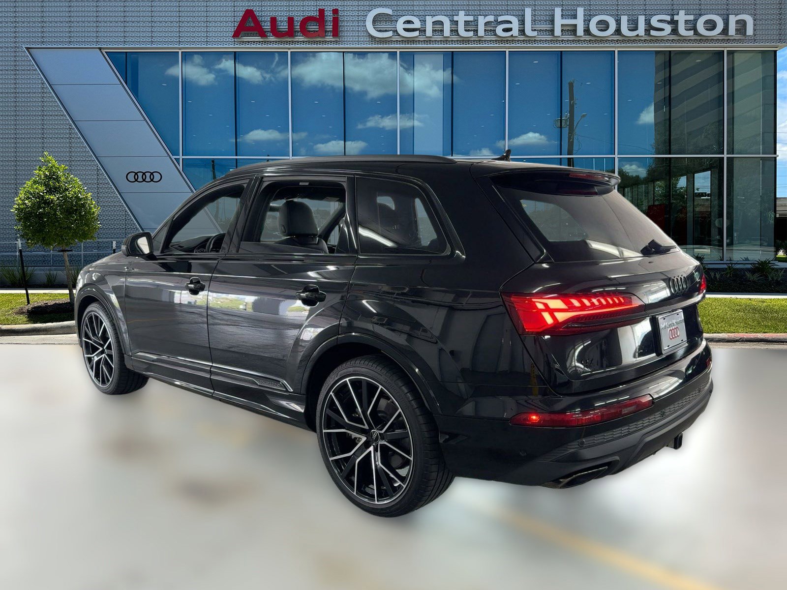 2025 Audi Q7 Premium Plus photo 2