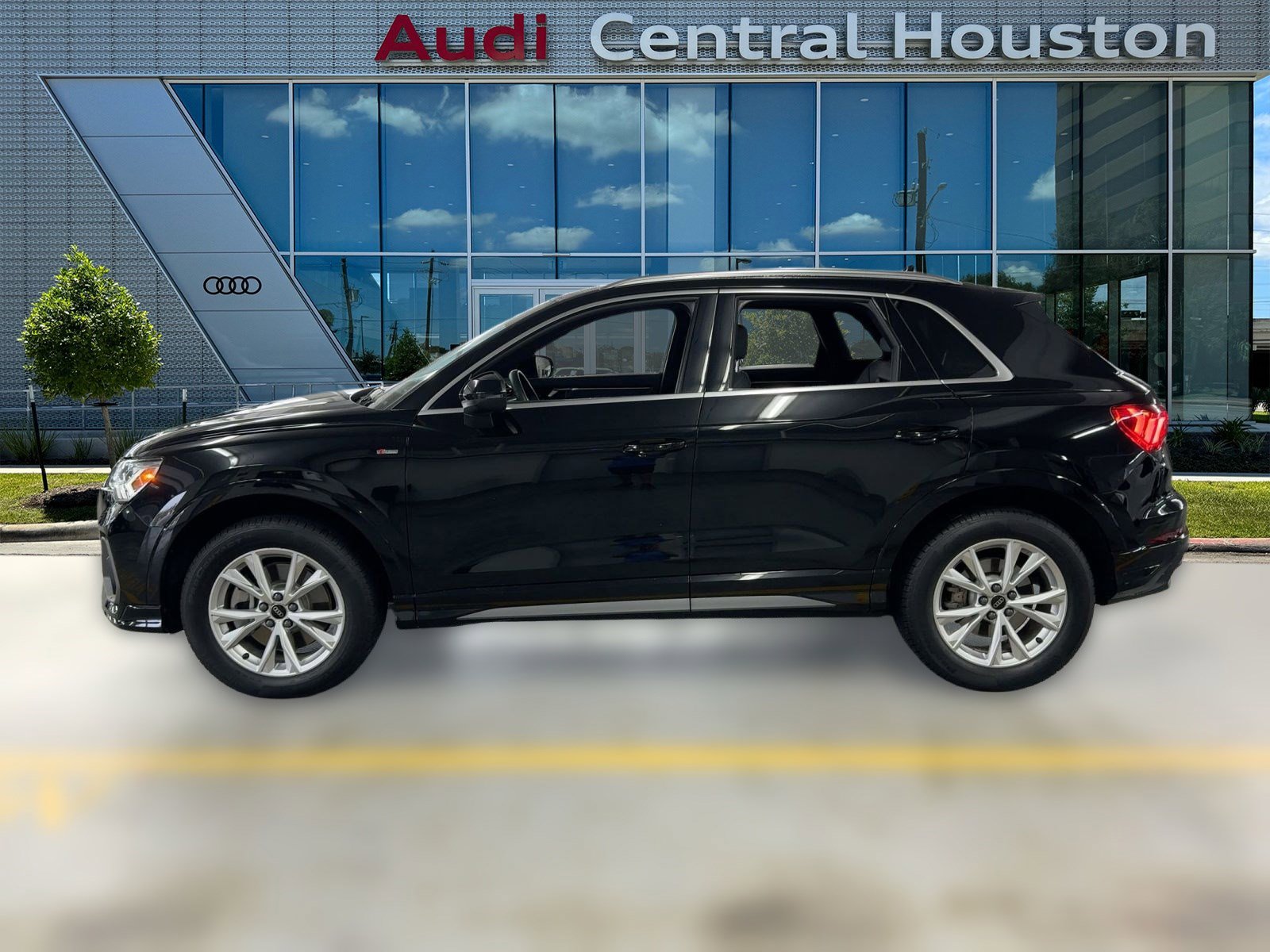 2025 Audi Q3 S line Premium photo 2