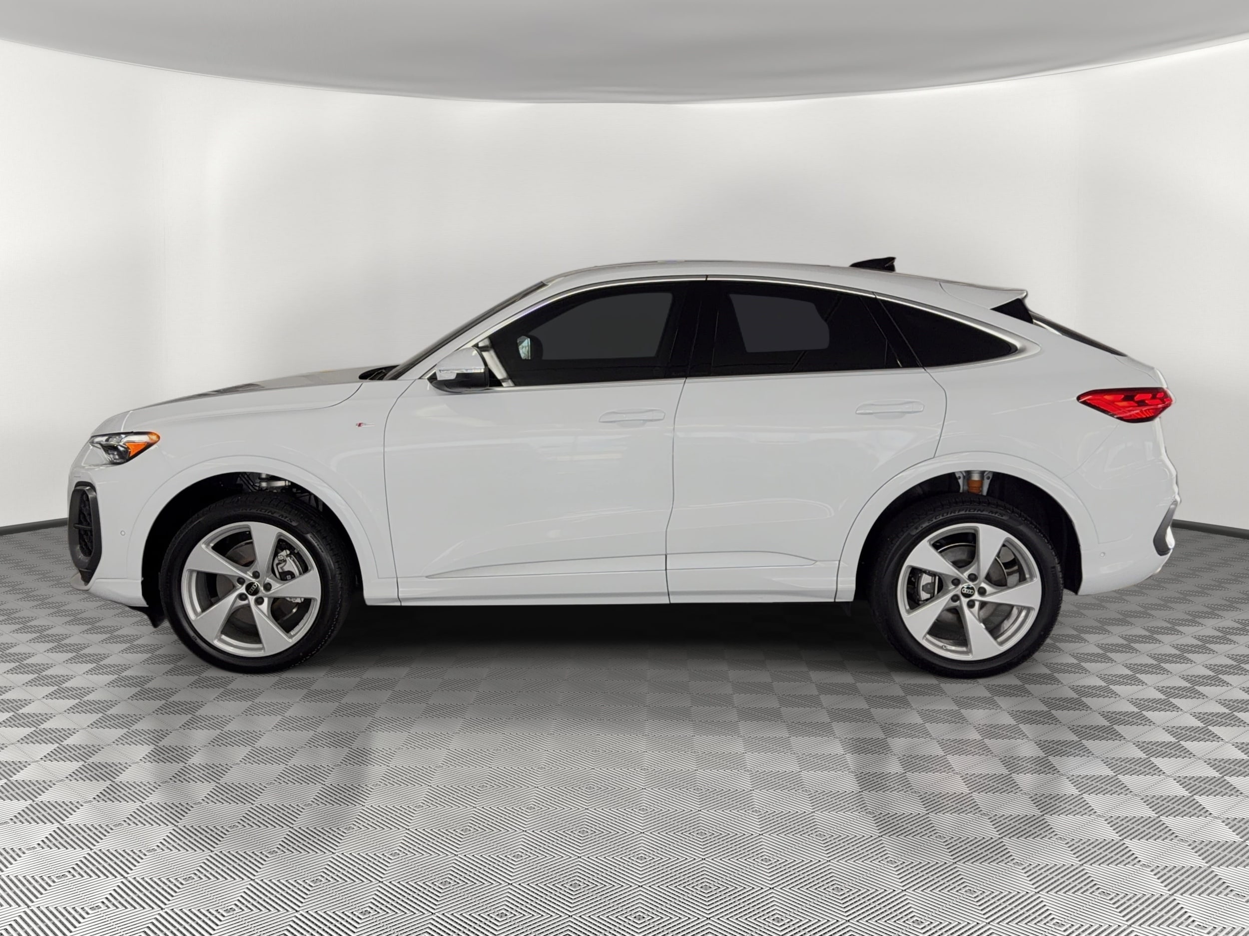 Q5 Sportback Premium Plus SUV