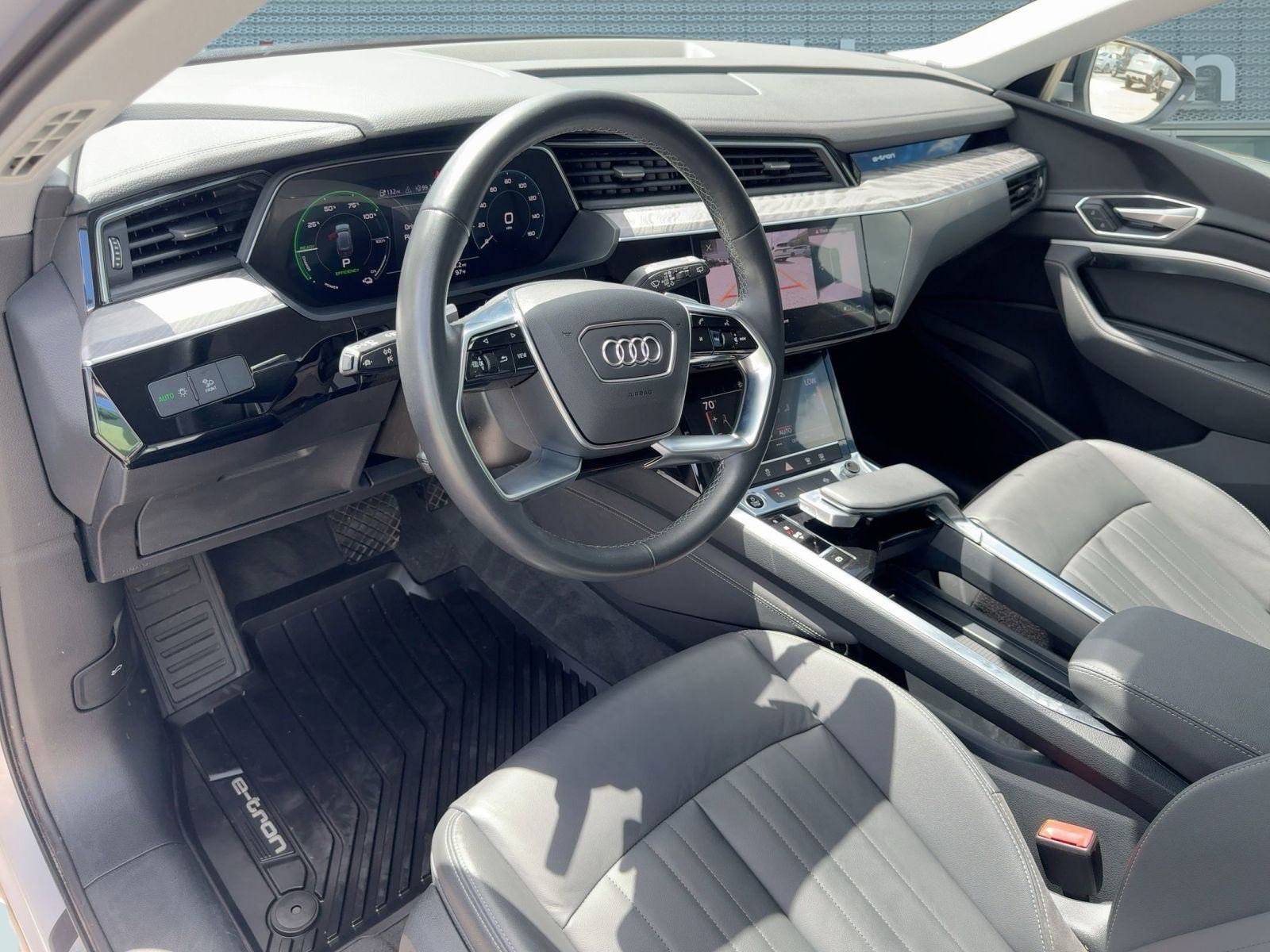 2022 Audi e-tron Premium photo 3