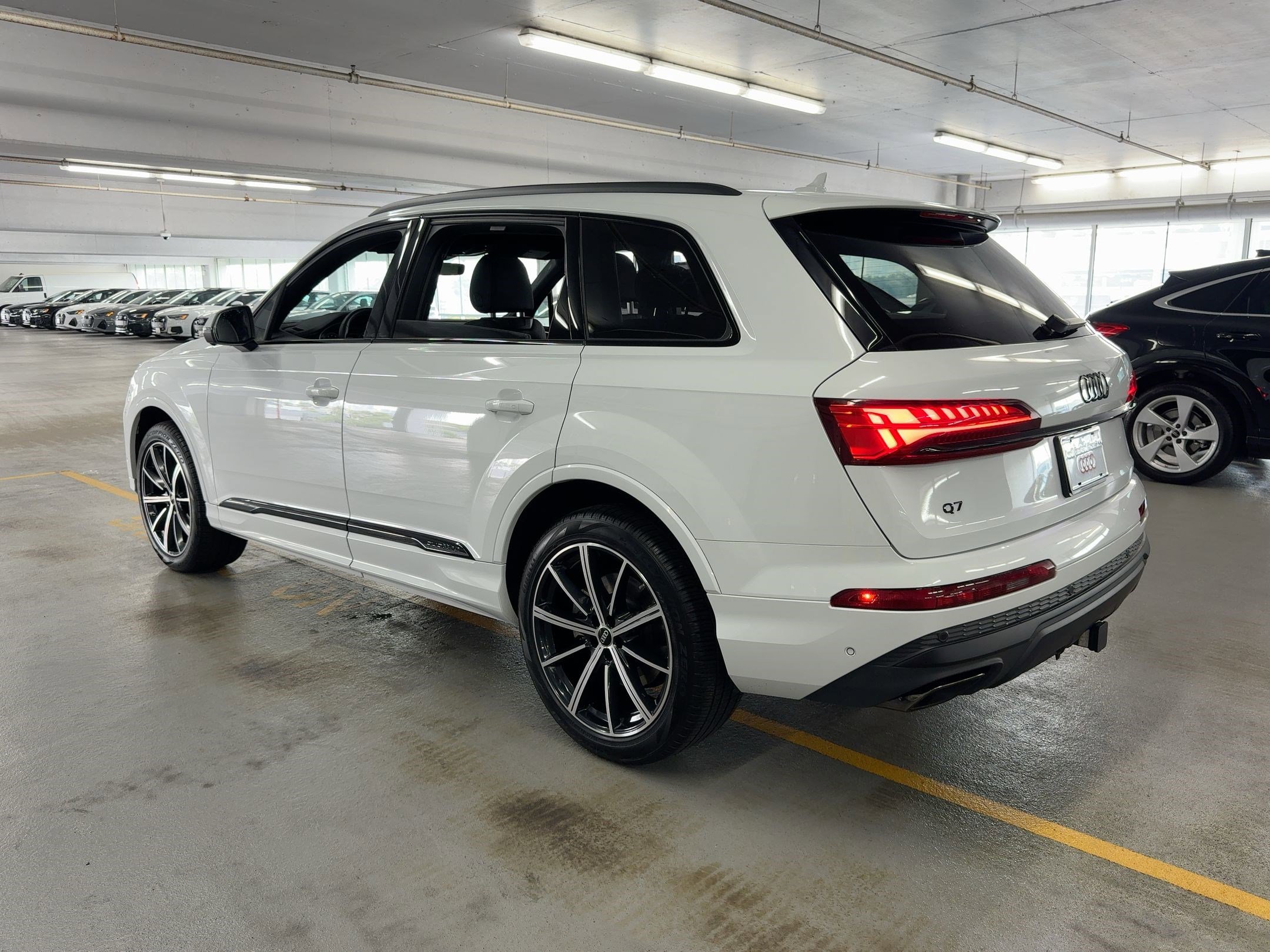 2025 Audi Q7 Premium Plus photo 2