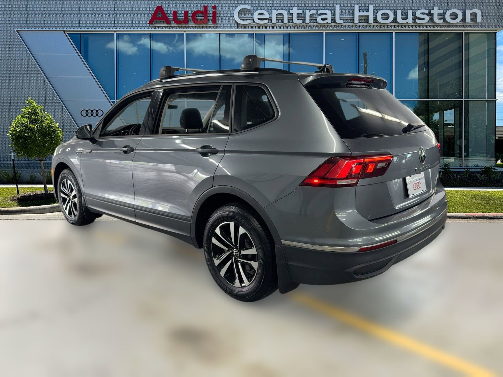 2024 Volkswagen Tiguan S photo 3