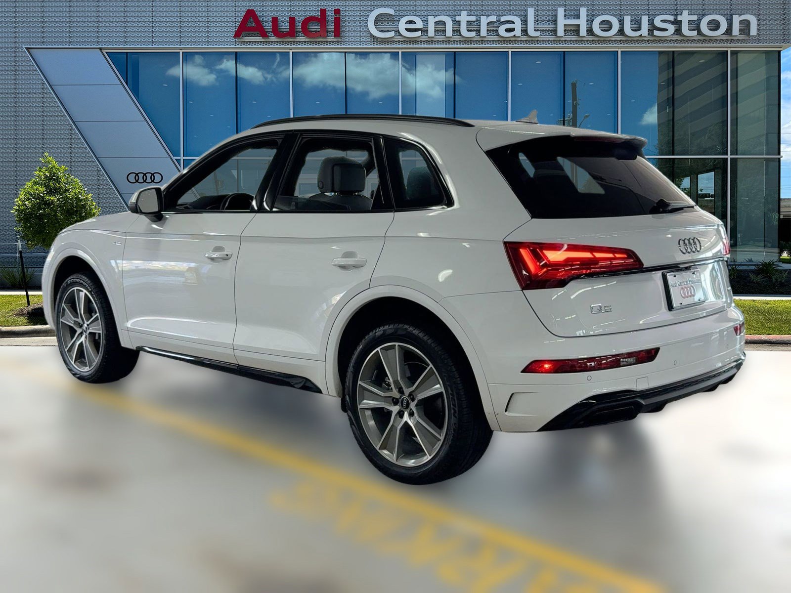 2025 Audi Q5 S line Premium photo 2