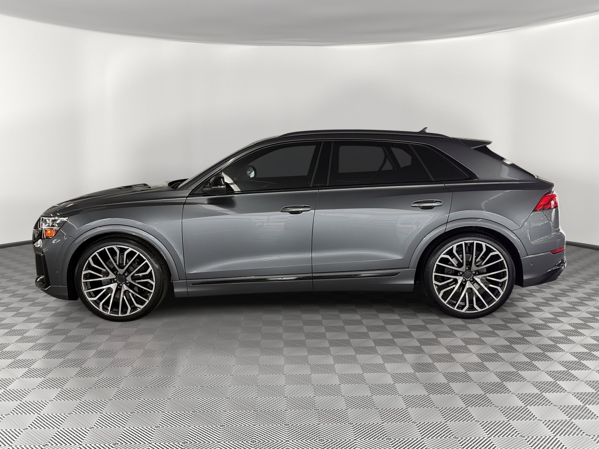 SQ8 Prestige SUV