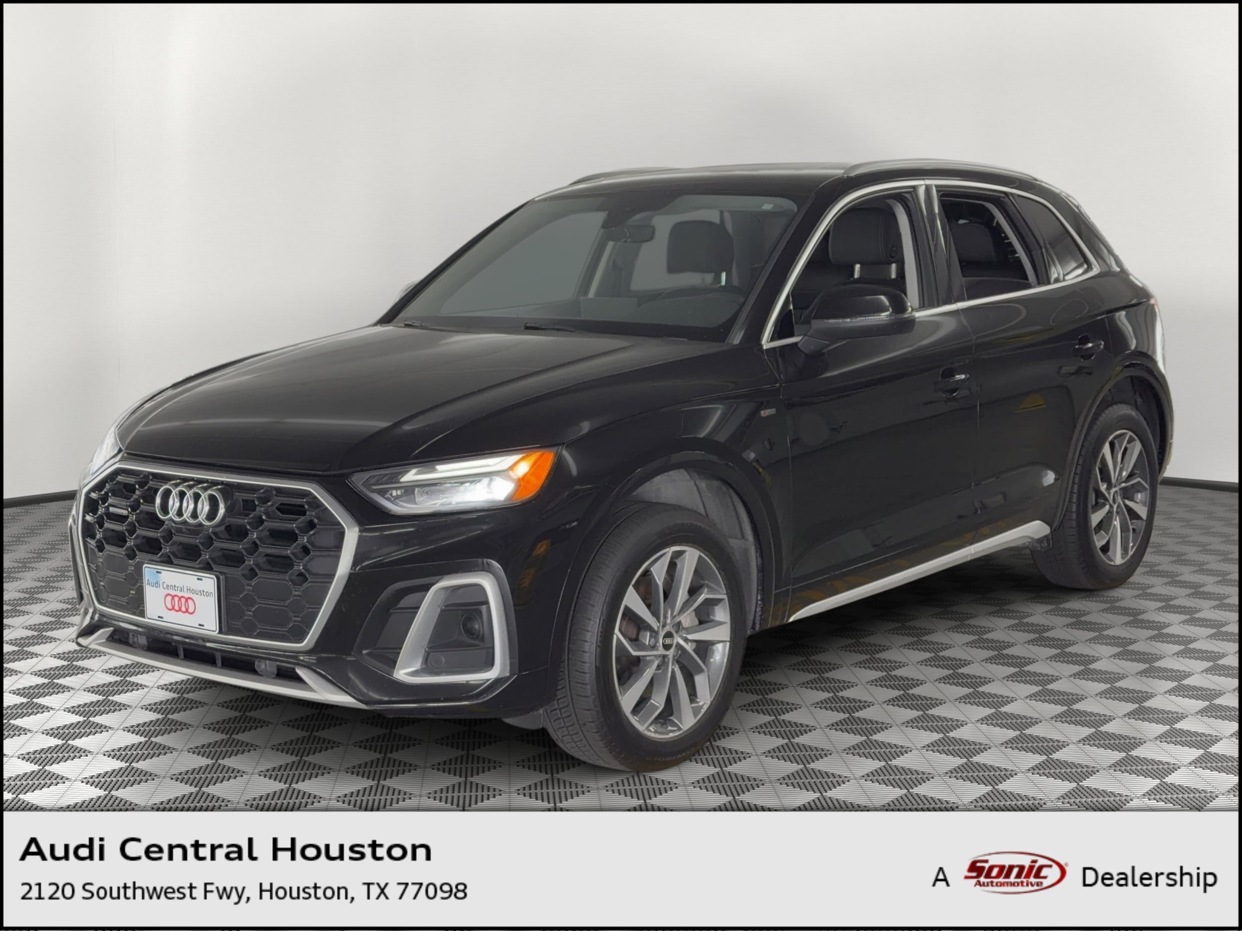 2023 Audi Q5 45 Premium Plus's photo