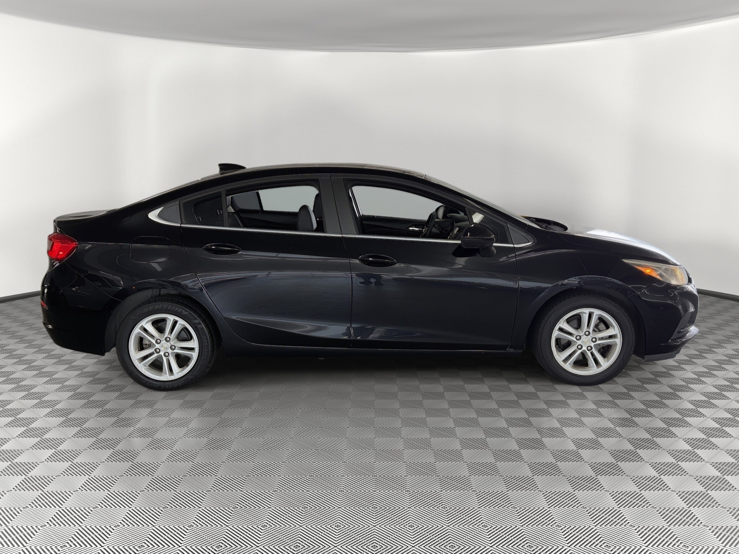 Cruze LT Sedan