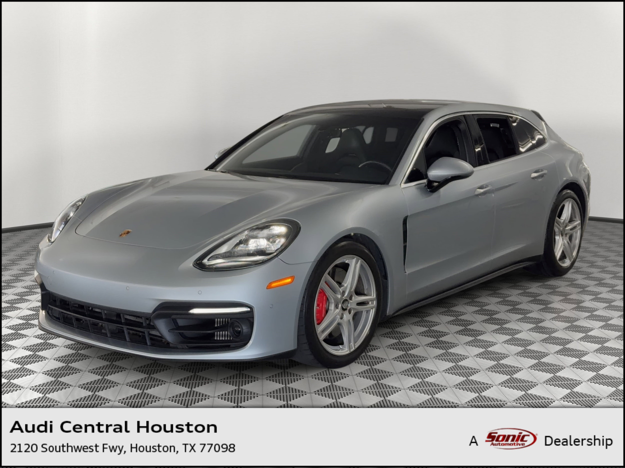 2023 Porsche Panamera 4S Sport Turismo's photo