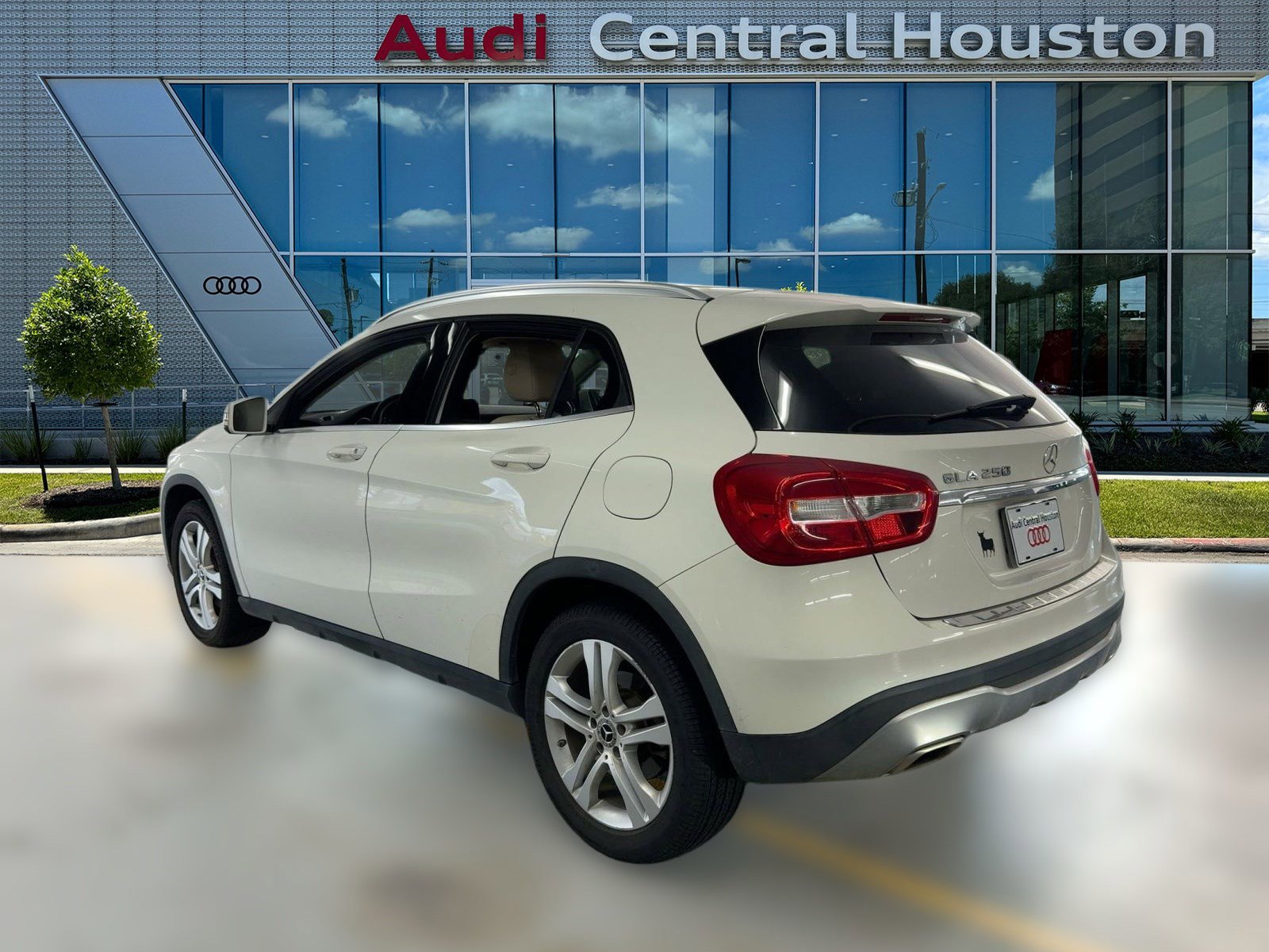2018 Mercedes Benz GLA 250 photo 3