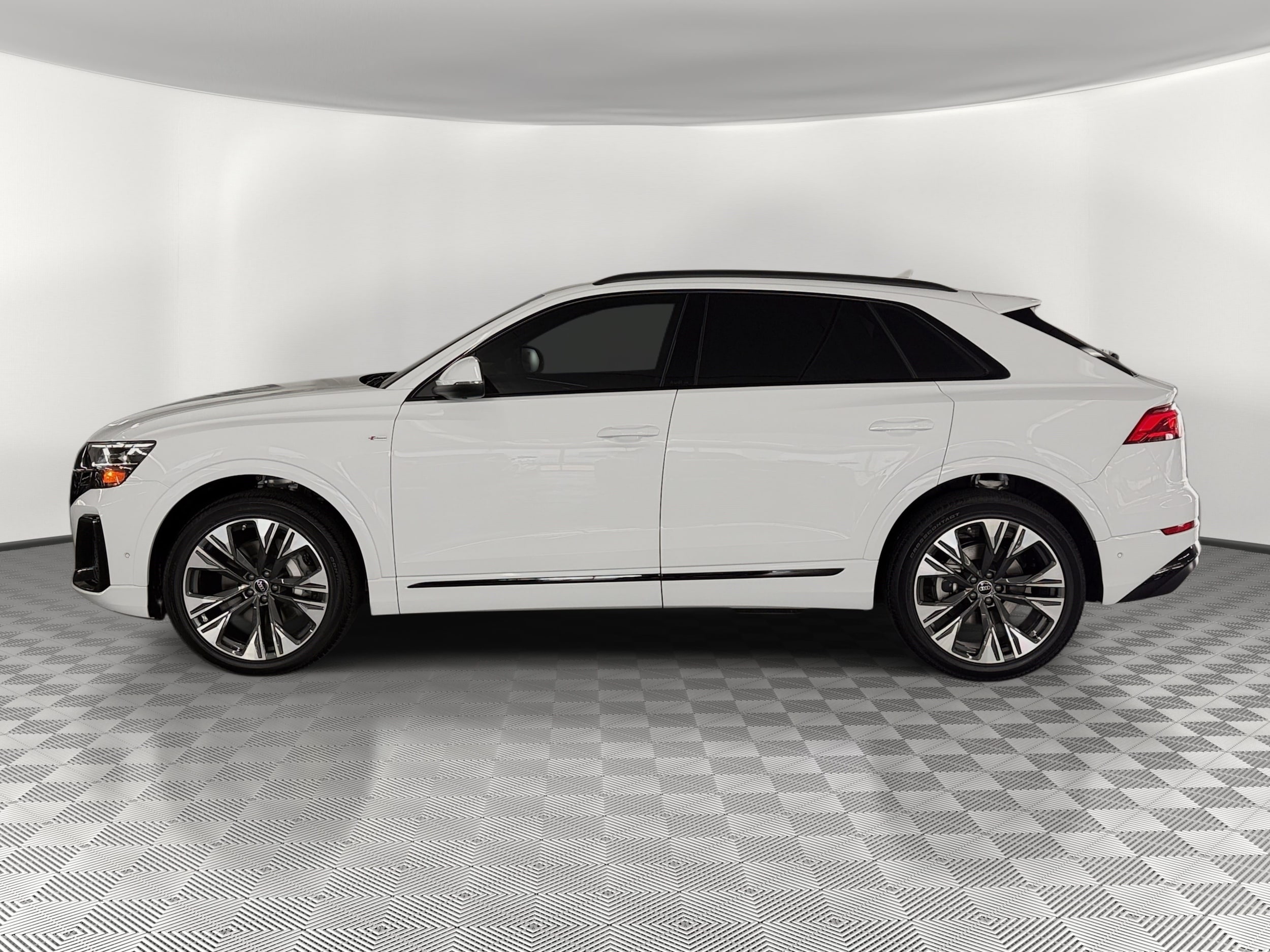 Q8 Prestige SUV