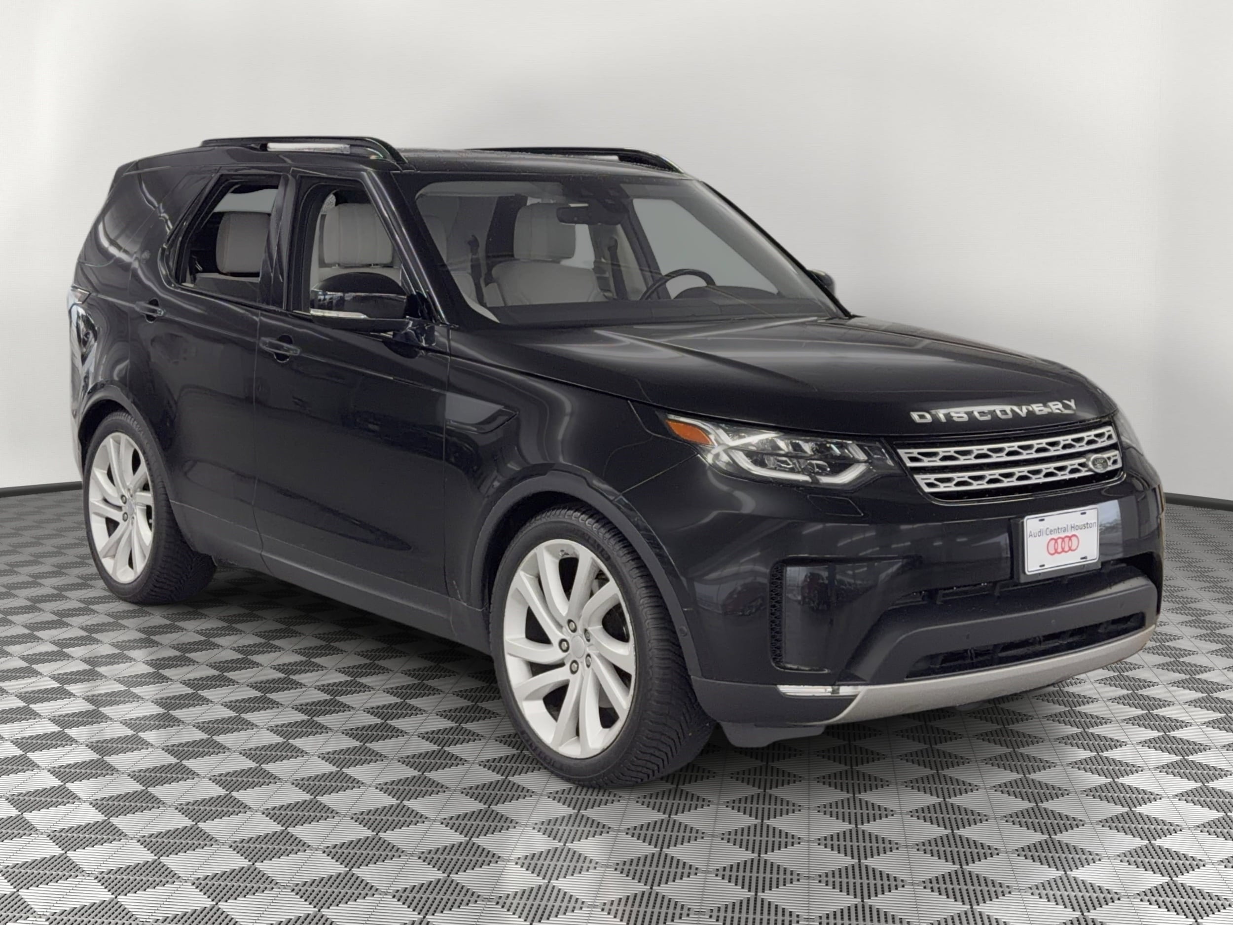 Discovery HSE Luxury SUV