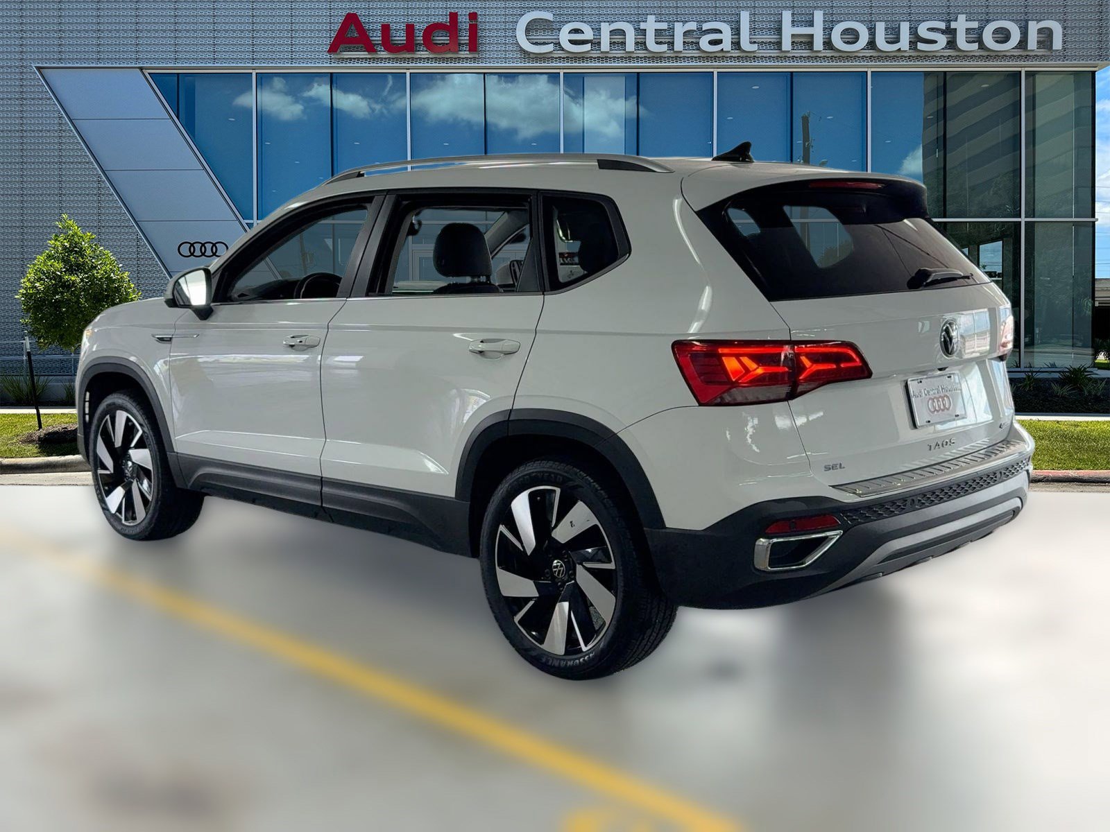 2024 Volkswagen Taos SEL photo 3
