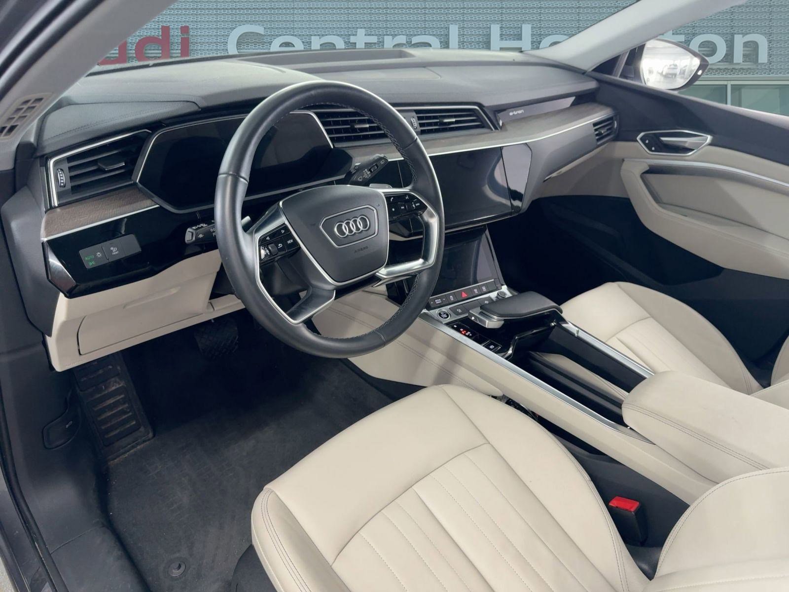 2023 Audi e-tron Premium photo 3