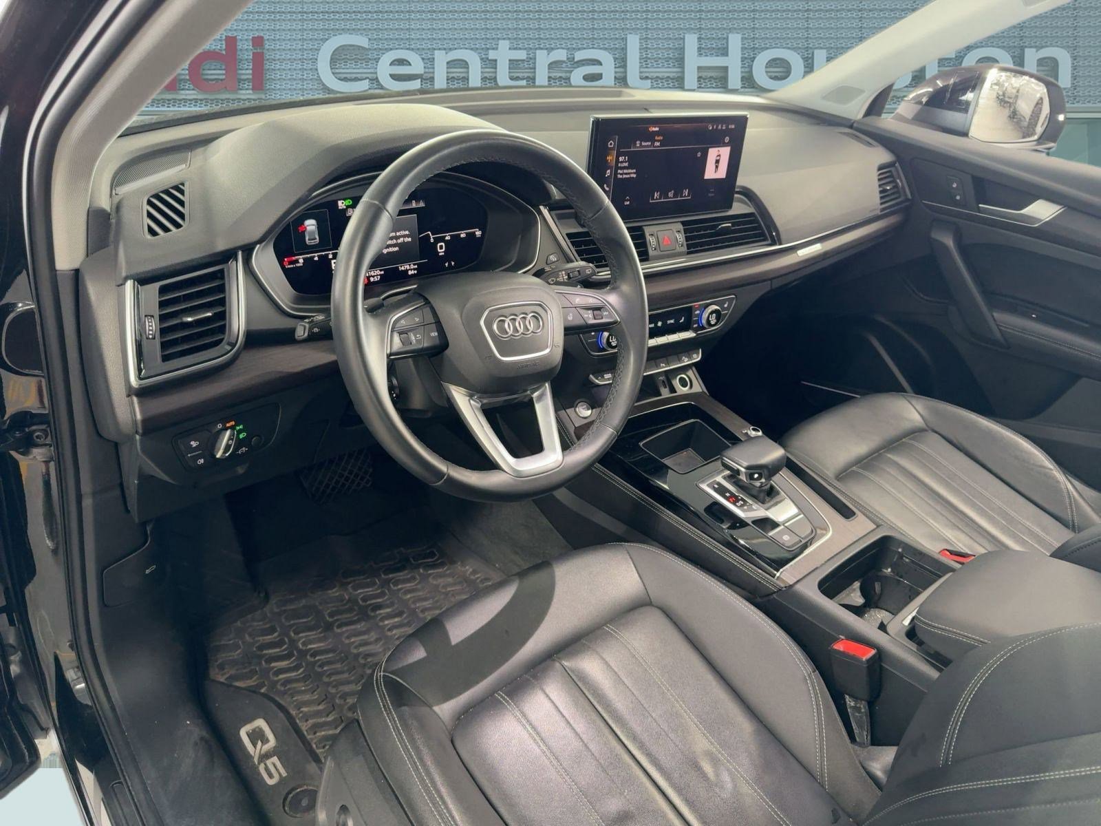 2022 Audi Q5 S line Premium Plus photo 3
