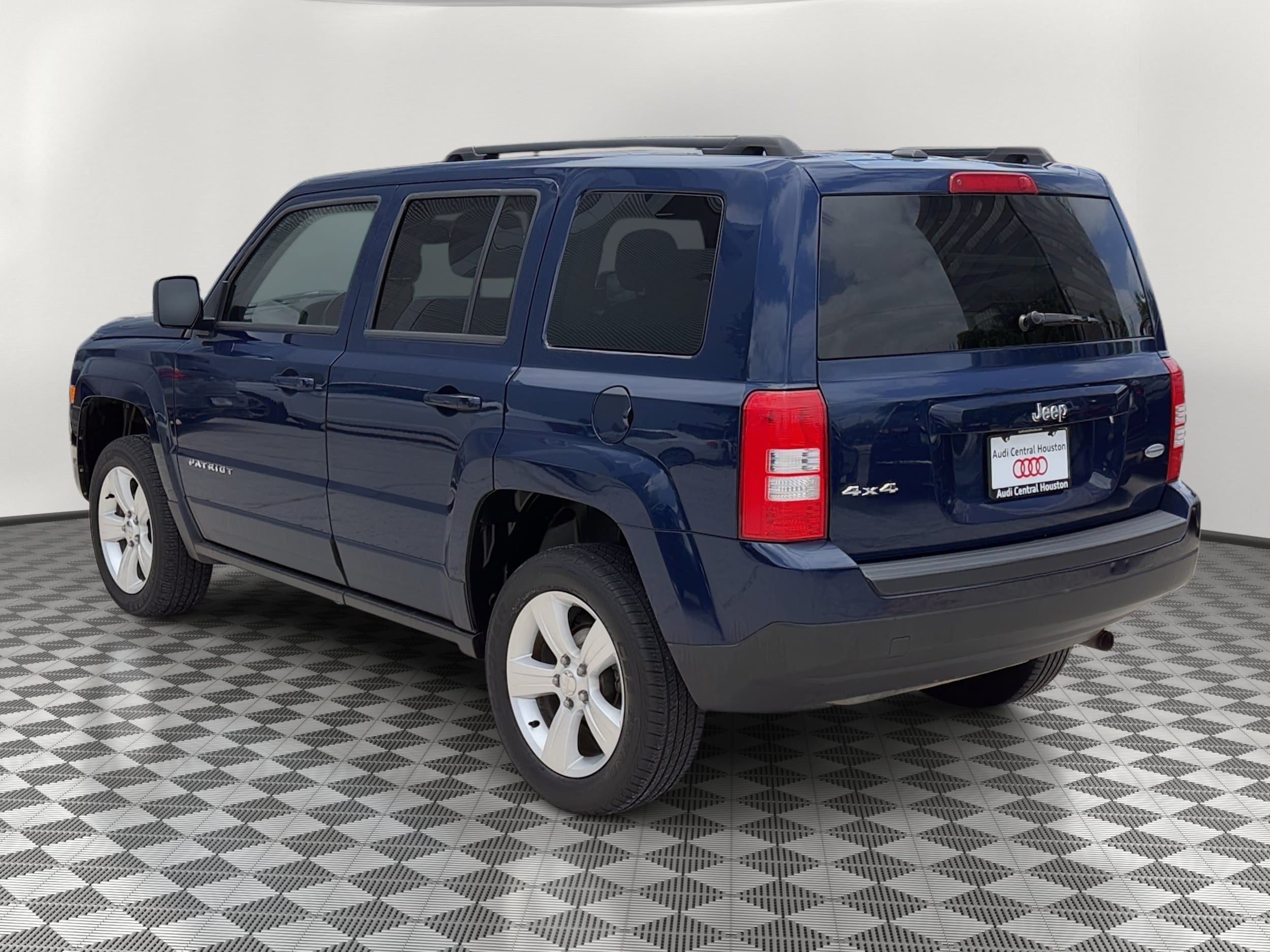 Patriot Latitude SUV