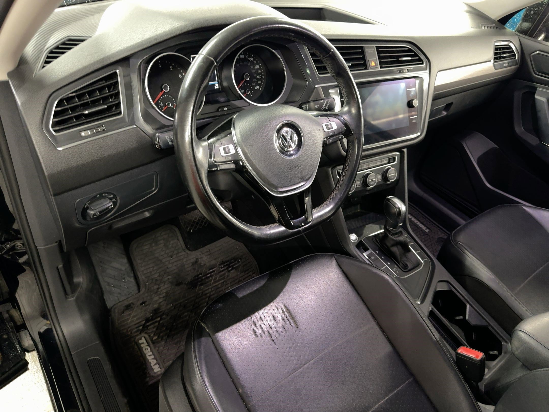 2018 Volkswagen Tiguan SEL photo 4