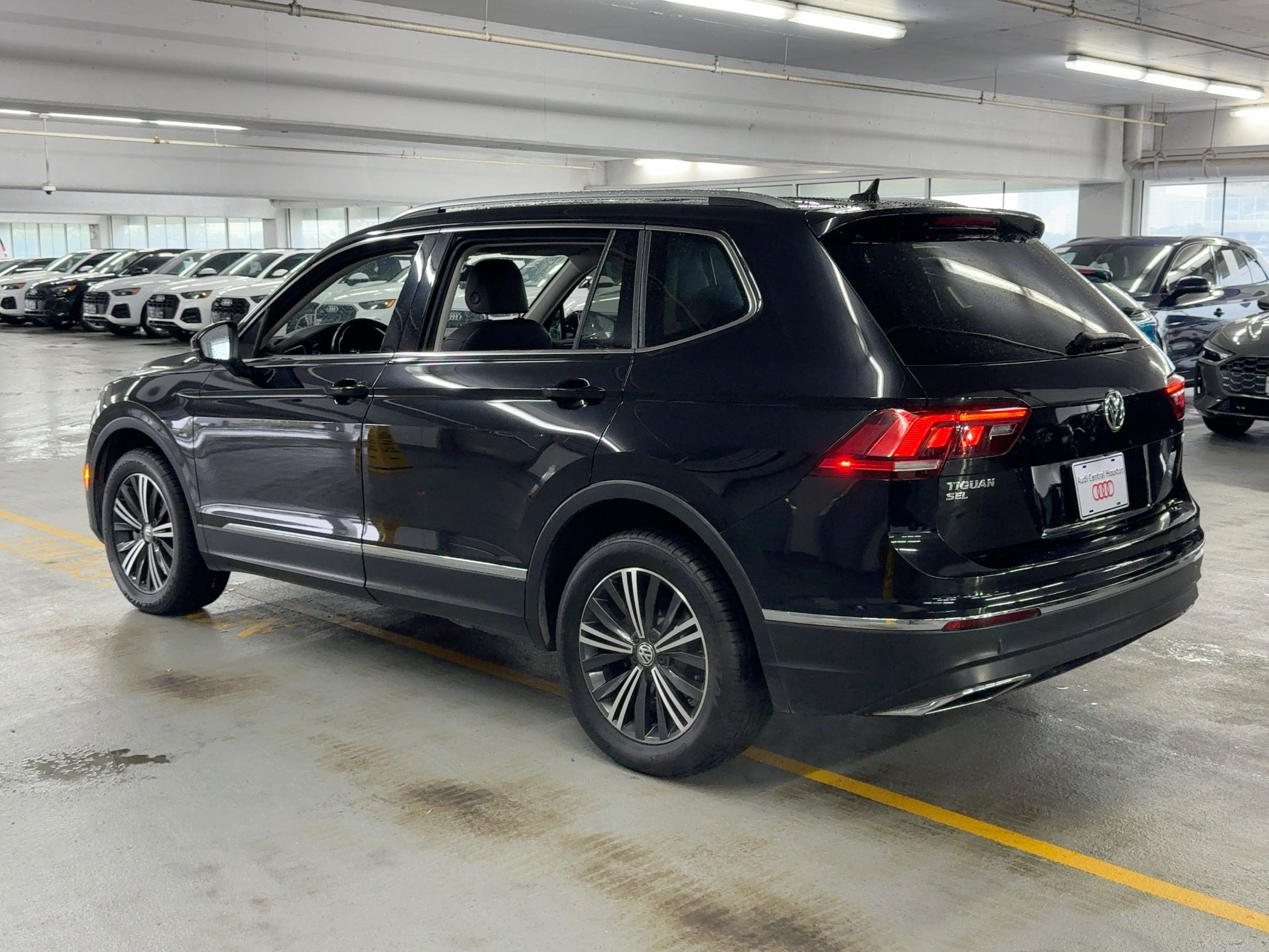 2018 Volkswagen Tiguan SEL photo 3